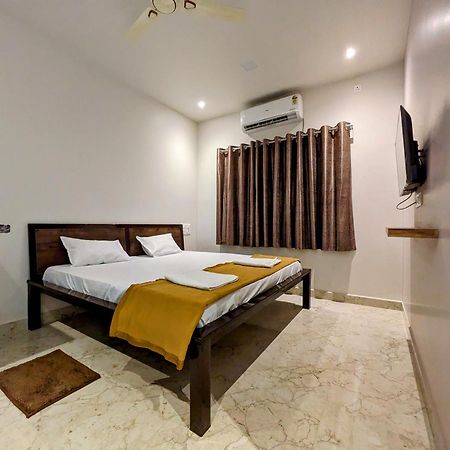 Hotel Madhusudan Executive Kolhapur Bagian luar foto