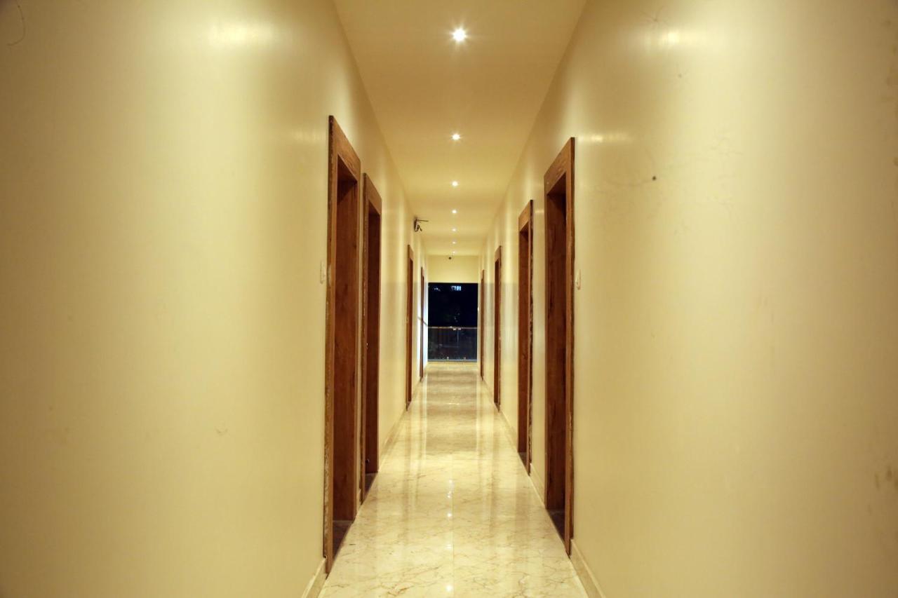 Hotel Madhusudan Executive Kolhapur Bagian luar foto