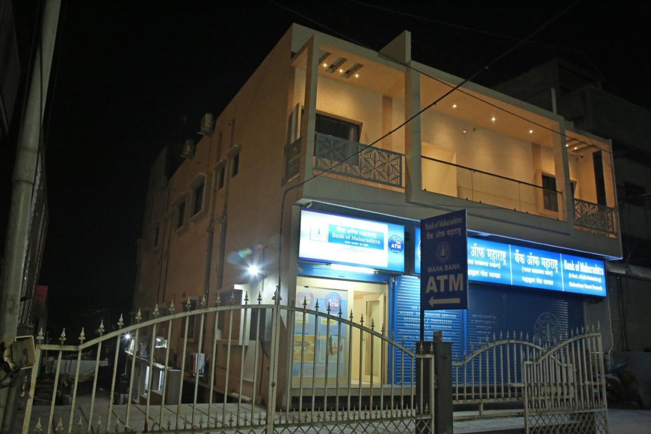 Hotel Madhusudan Executive Kolhapur Bagian luar foto