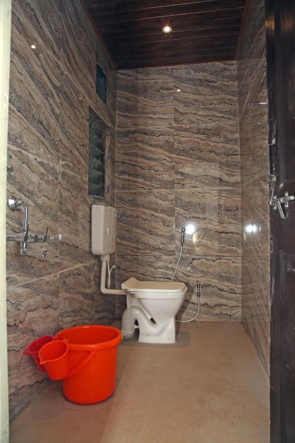 Hotel Madhusudan Executive Kolhapur Bagian luar foto