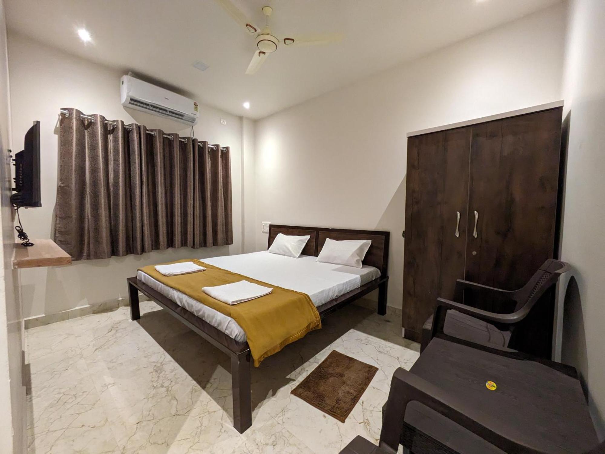 Hotel Madhusudan Executive Kolhapur Bagian luar foto